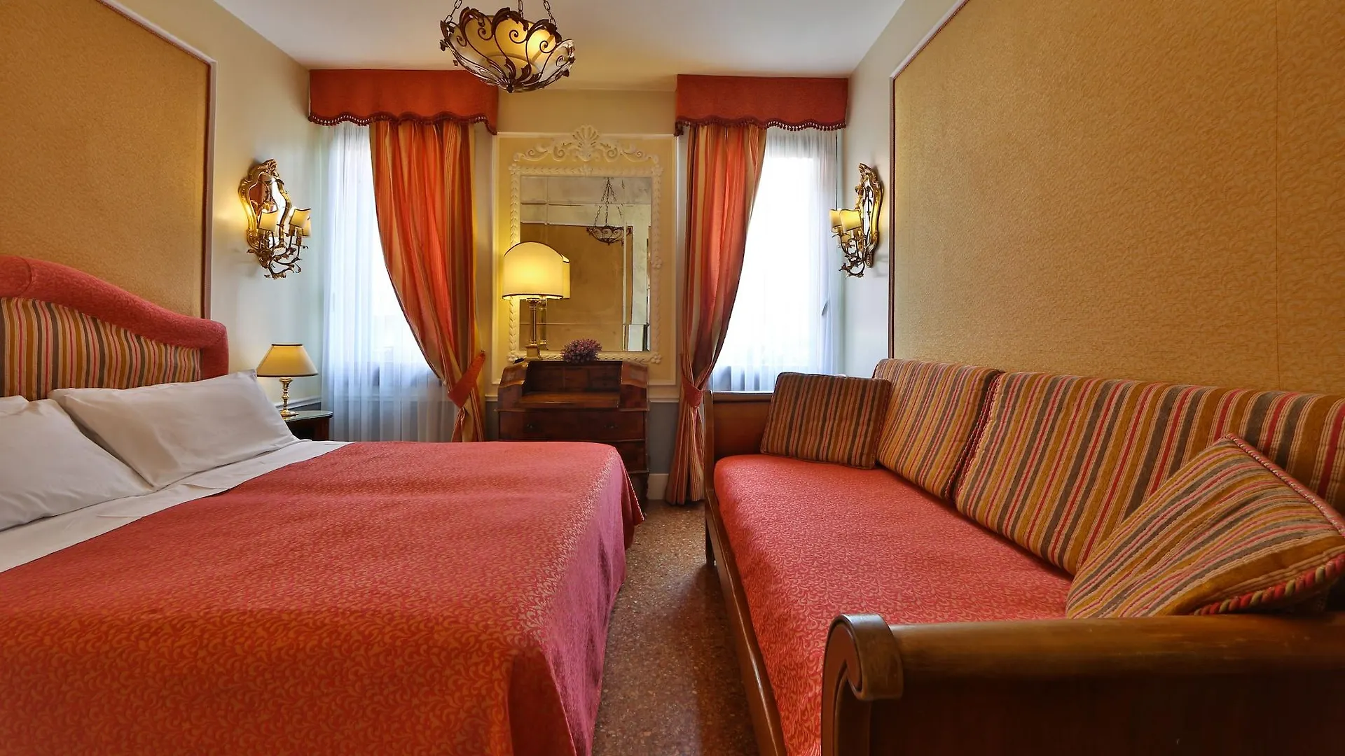 Hotel Arlecchino Venice 3*,