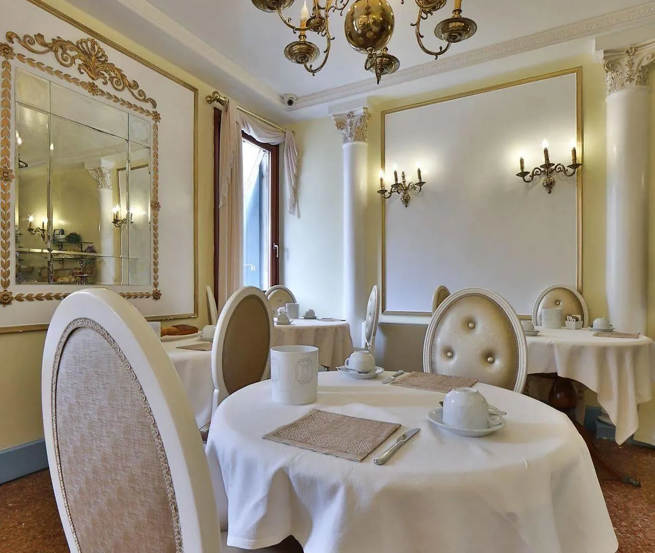 Hotel Arlecchino Venice 3*,  Italy